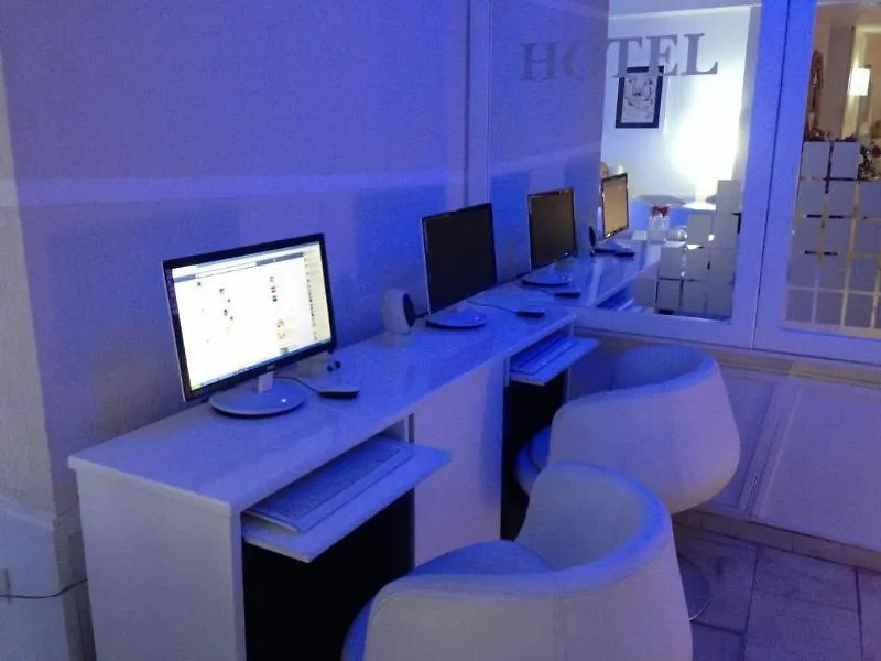 Hotel La Favorita Tirana 3*,